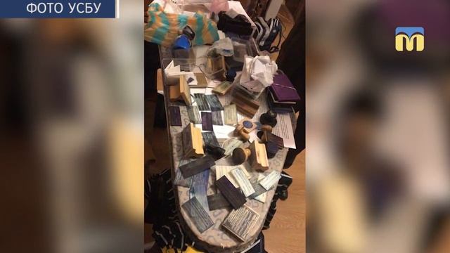 Правоохоронці припинили діяльність злочинної групи, яка займалась підробкою паспортів смотреть онлайн