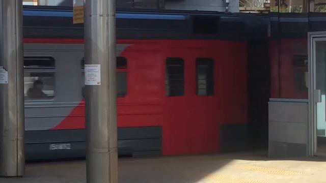 Электропоезд «ЭД4М-0260» прибывает на станцию Ростокино смотреть онлайн