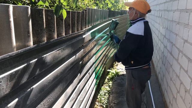 Как покрасить забор своими руками на участке. DIY смотреть онлайн