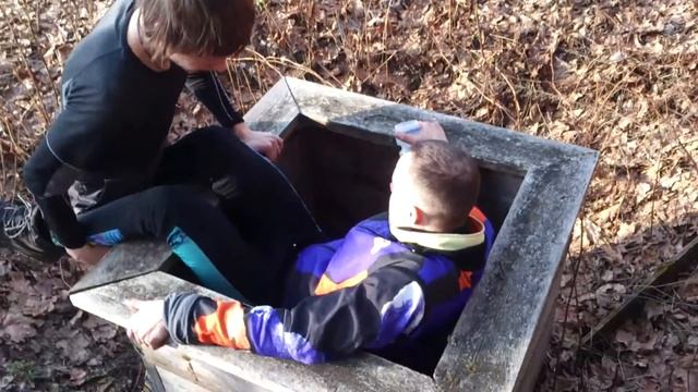 Достаем воду из колодца на болоте смотреть онлайн