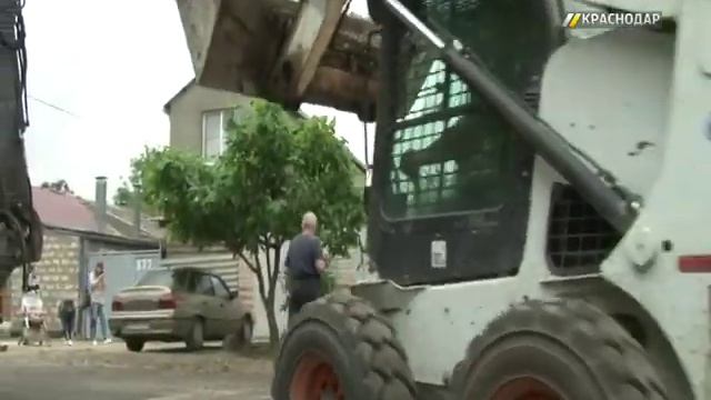 В Краснодаре стартовал большой ремонт улицы имени Володи Головатого смотреть онлайн