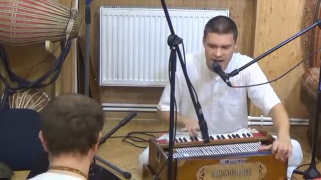 Киртан Лила Дхар прабху Гаура Клуб и Центр на Ботаническом саду 13 12 2014 г смотреть онлайн