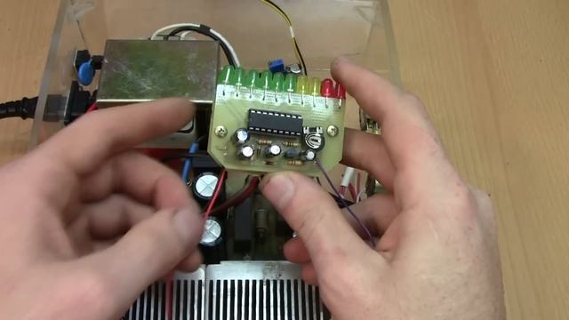 Индикатор уровня сигнала LM3915 смотреть онлайн