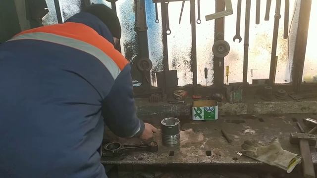 Вязка поршней на шатун Т-40 смотреть онлайн