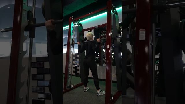 ПРИСЕДАНИЯ В МАШИНЕ СМИТА | SMITH SQUAD смотреть онлайн