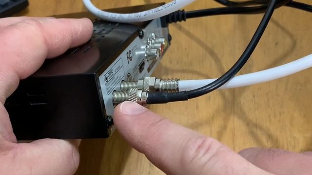 How to Connect a Digital TV Converter Box to an Analog CRT TV - DTV Box to older television смотреть онлайн