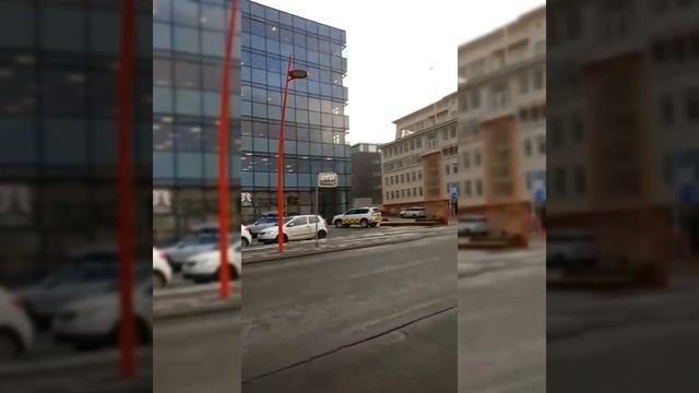 ИСЛАНДИЯ, СТОЛИЦА РЕЙКЬЯВИК/ КАМНИ ЛАВЫ /ДОРОГИ ЦВЕТА РАДУГИ смотреть онлайн