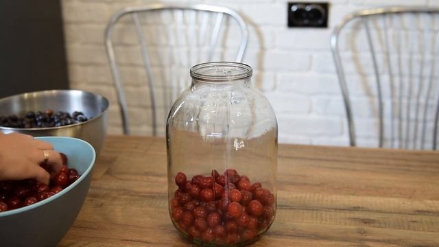 Самый легкий и быстрый способ закатки компота из вишни и смородины, любимый рецепт без стерилизации смотреть онлайн