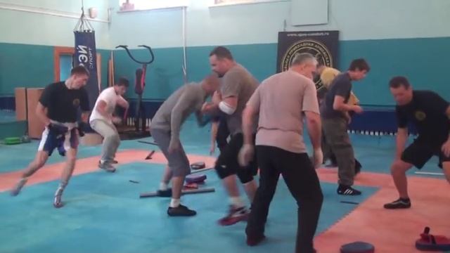 "С.П.А.С." - применение подручных средств для самозащиты 2013! Combat means at hand. смотреть онлайн