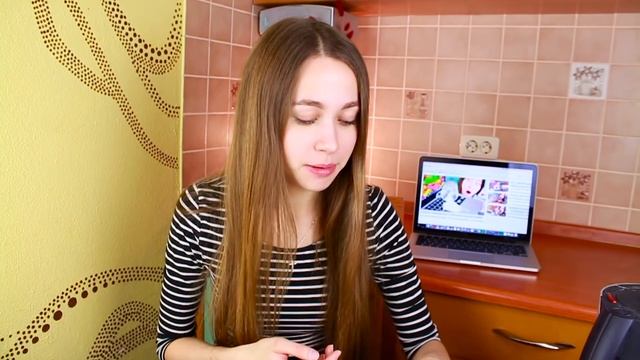 СЪЕЛА ПОМАДУ! СЛАДКАЯ СЪЕДОБНАЯ КОСМЕТИКА СВОИМИ РУКАМИ | МАКИЯЖ смотреть онлайн