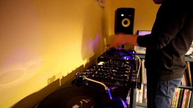 Rotary mixer Chilloondes #1 vinyl set mix with MasterSounds Radius 4V and fx unit Mastersounds смотреть онлайн
