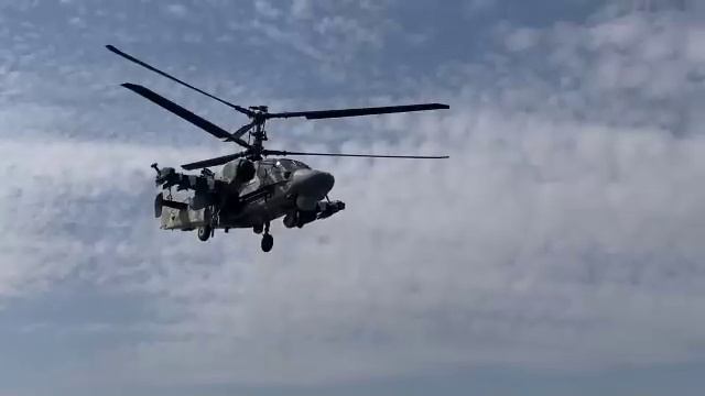 Ка-52 бьёт точно в цель! смотреть онлайн