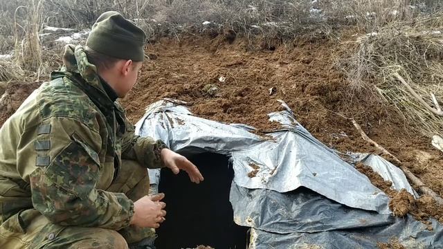 ЗЕМЛЯНКА НА СКЛОНЕ, ЧАСТЬ 10, ЗАСЫПАЮ КРЫШУ!!! смотреть онлайн