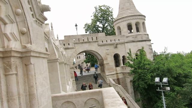 Панорамный вид на сторону Пешта в Будапеште (Венгрия) с Рыбацкого бастиона.