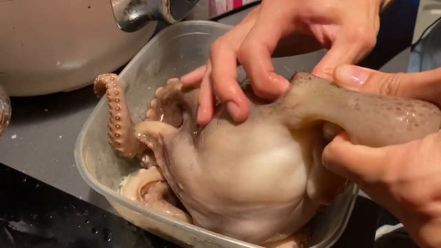 Морской зверья. Осьминог. Рецепт. Дети испугались. Ужин многодетная семья. смотреть онлайн