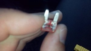 Как заменить предохранитель прикуривателя Рено Флюенс.