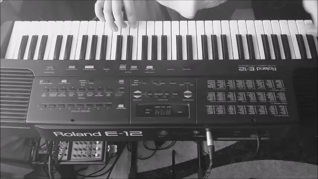 Synthesizer Sound Roland E12 смотреть онлайн