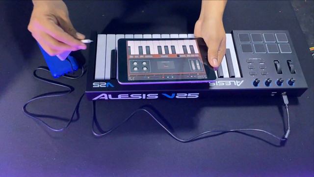 Unboxing!! controlador MIDI Alesis V25 смотреть онлайн