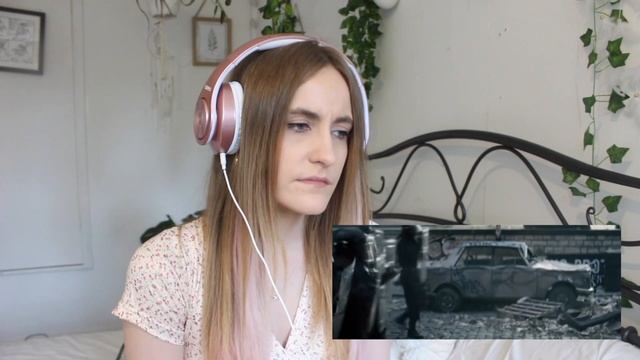 Basic White Girl Reacts To Linkin Park - From The Inside смотреть онлайн