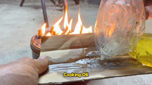 You won't even believe that the handles of these beautiful knives are made from plastic bags смотреть онлайн