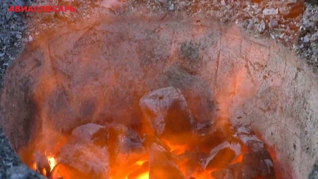 Плавим алюминий #9 - слитки из АЛЮМИНИЕВЫХ БАНОК и СОСИСКИ на плавильной печи смотреть онлайн