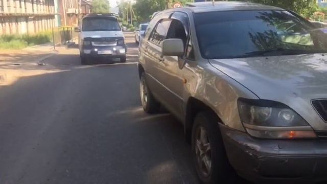 В Улан-Удэ под машину попал 9-летний ребенок на самокате смотреть онлайн