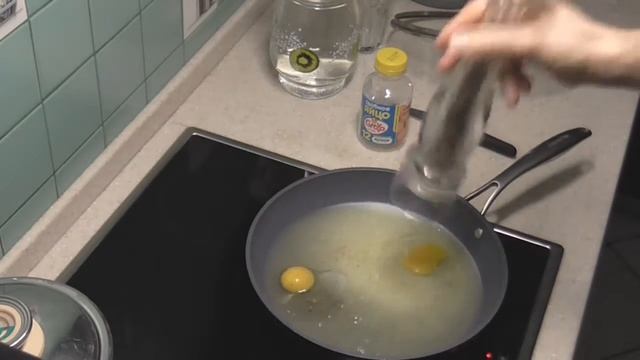 Яичница из 14 яиц. 42 грамма белка. ЗОЖ!! смотреть онлайн