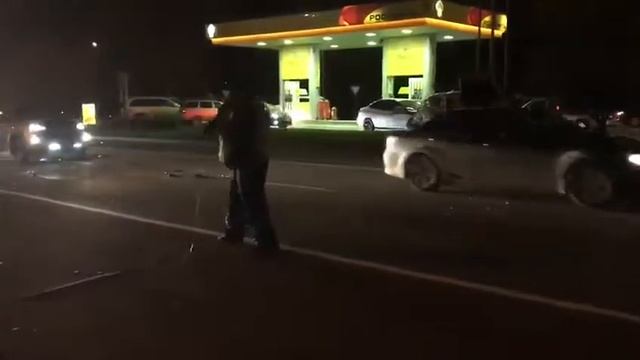 На проспекте Шолохова БМВ на огромной скорости протаранил Ховер, 5.11.2017 г. смотреть онлайн