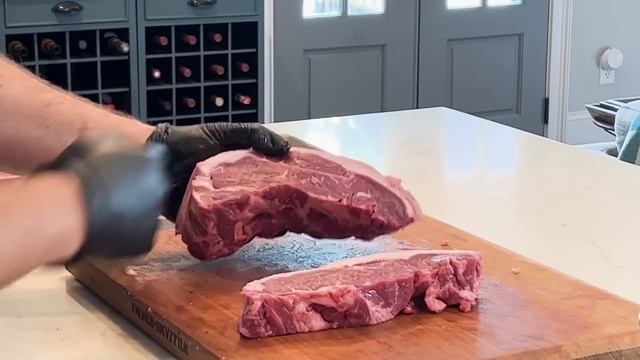 Save $75 At The Grocery Store By Cutting NY Strip Steaks At Home смотреть онлайн