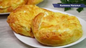 Всего 2 столовые ложки сметаны и тесто будет  невесомым и мягким мягким.