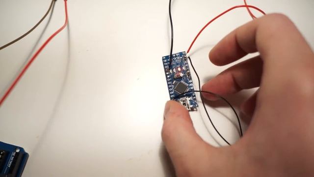 Мигаю светодиодом на Arduino смотреть онлайн