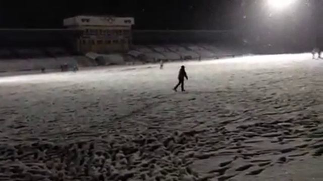 Падающий с ночного неба снег смотреть онлайн