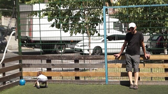Алиса на прогулке лето 2022.mp4 смотреть онлайн