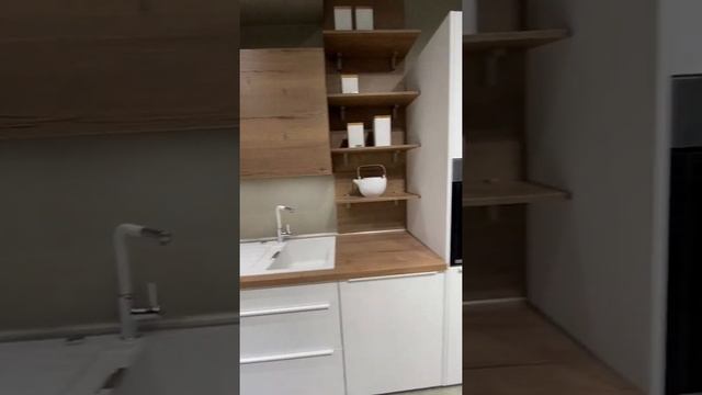 Фантастическая КУХНЯ НА ЗАКАЗ - БЕЛАЯ с деревянной столешницей смотреть онлайн