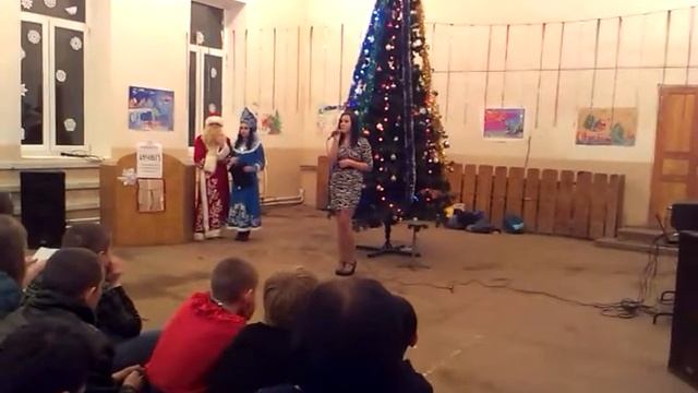 новогодний хоровод – Падают снежинки(Дарья Сапожникова. cover) смотреть онлайн