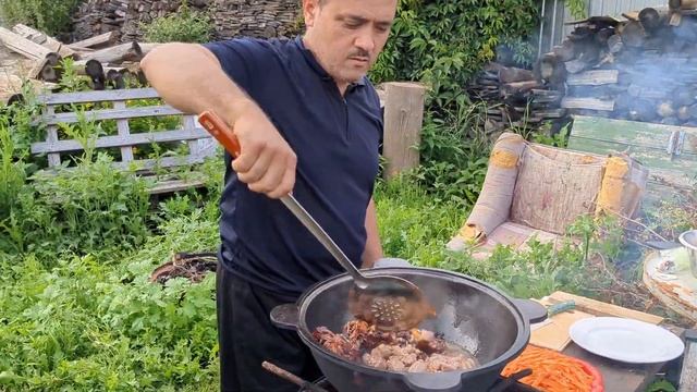 Отдыхаем, делаем плов с нашим другом Журабеком. смотреть онлайн