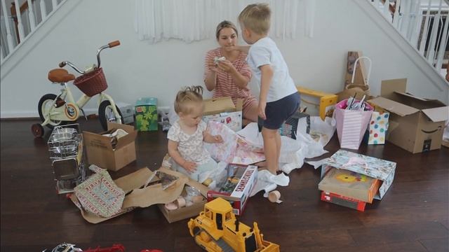 День рождения деток! 3 и 1 годик! Декор, сладкий стол, еда, подарки и воспоминания о прошлом годе смотреть онлайн