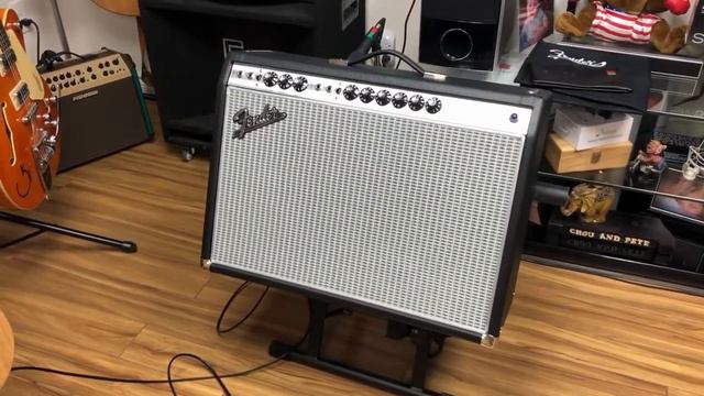 Unboxing - Fender Vibrolux Custom 68 Reissue Unboxing смотреть онлайн