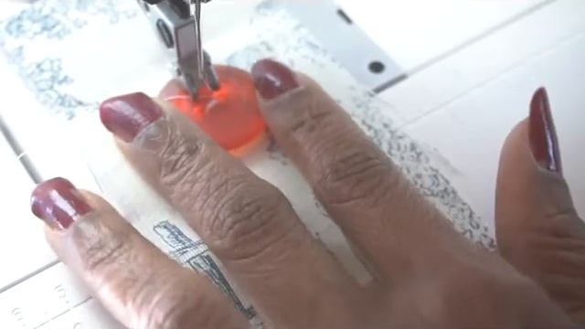 How to sew on a button with the PFAFF SELECT 3.2 sewing machine / Step by step Tutorial смотреть онлайн