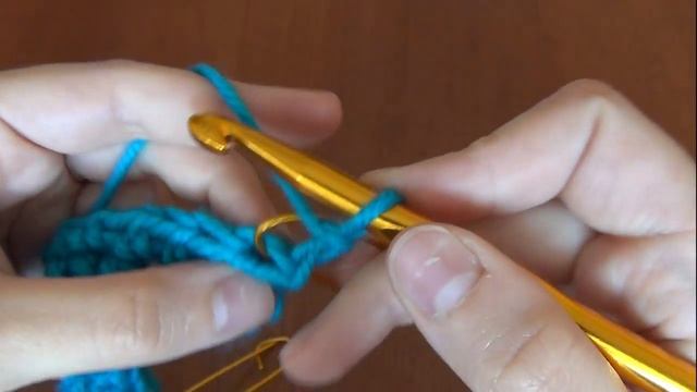 Шарф крючком с рельефными полосками. Легко и быстро! смотреть онлайн