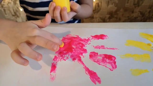 ПАЛЬЧИКОВЫЕ краски! Рисуем руками, ногами, пальчиками смотреть онлайн