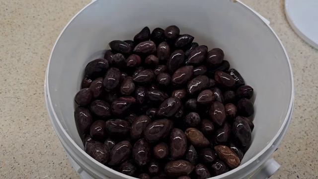 ЕЩЕ ОДИН СПОСОБ МАРИНОВАННЫЕ ОЛИВКИ ПО-ГРЕЧЕСКИ!СМОТРИМ И НАСЛАЖДАЕМСЯ! смотреть онлайн