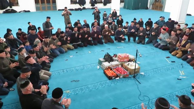 Дышни Ведено в мечете празднуют Ночь Ми1радж18 02 2023 смотреть онлайн