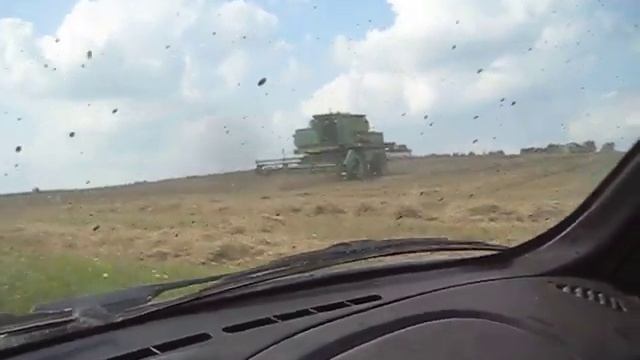 Комбайны убирают хлеб смотреть онлайн