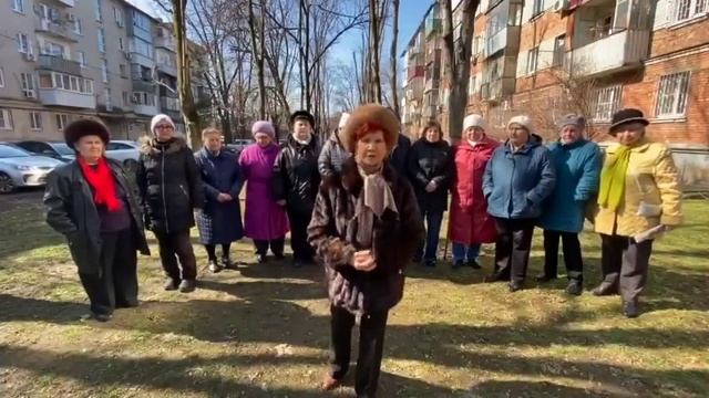 Что будет если у подъездов убрать лавочки? смотреть онлайн