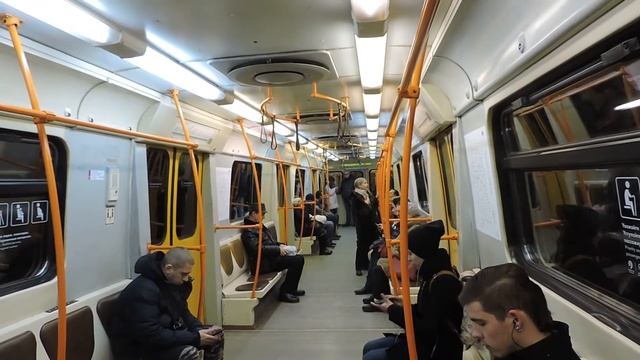 Поездка на метропоезде "Яуза" от Селигерской до Окружной смотреть онлайн