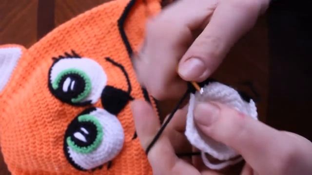 Вяжем красивые глазки лисички для детской шапочки крючком смотреть онлайн