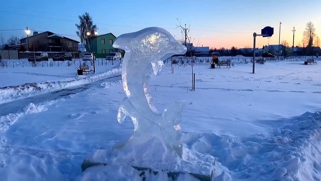 Герои любимых сказок воплотились в ледяном хрустале в парке «Дорожник» в Алексеевском. смотреть онлайн
