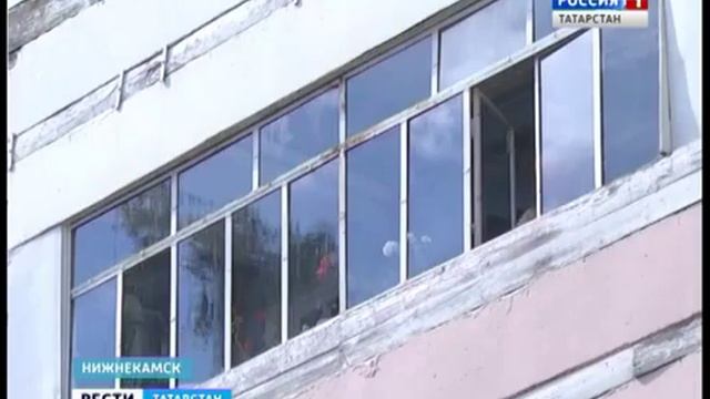 В Нижнекамске спасатели вскрыли квартиру и обнаружили бездыханное тело смотреть онлайн