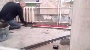 Как, я клею плитку, на неровный пол.